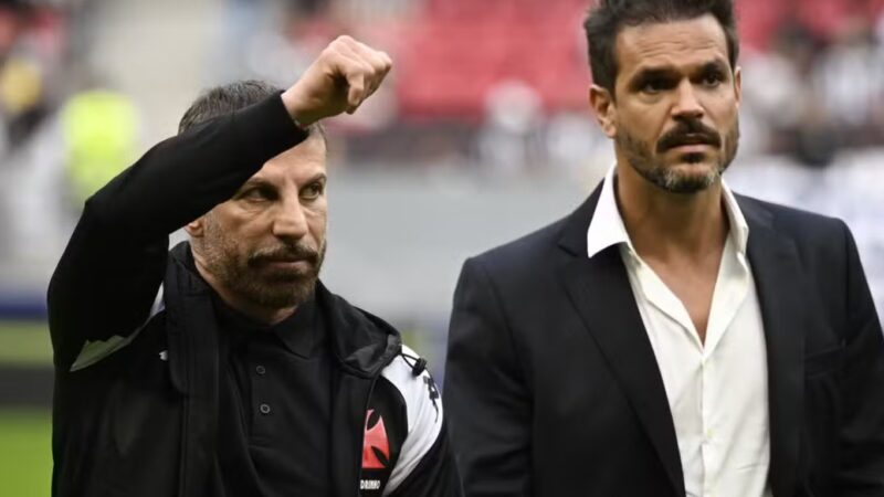 Após derrotas, Vasco muda estratégia e prioriza a chegada de zagueiro no mercado