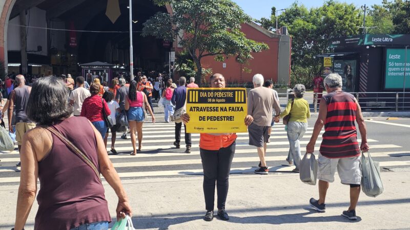 Nittrans realiza ação educativa no Dia do Pedestre 
