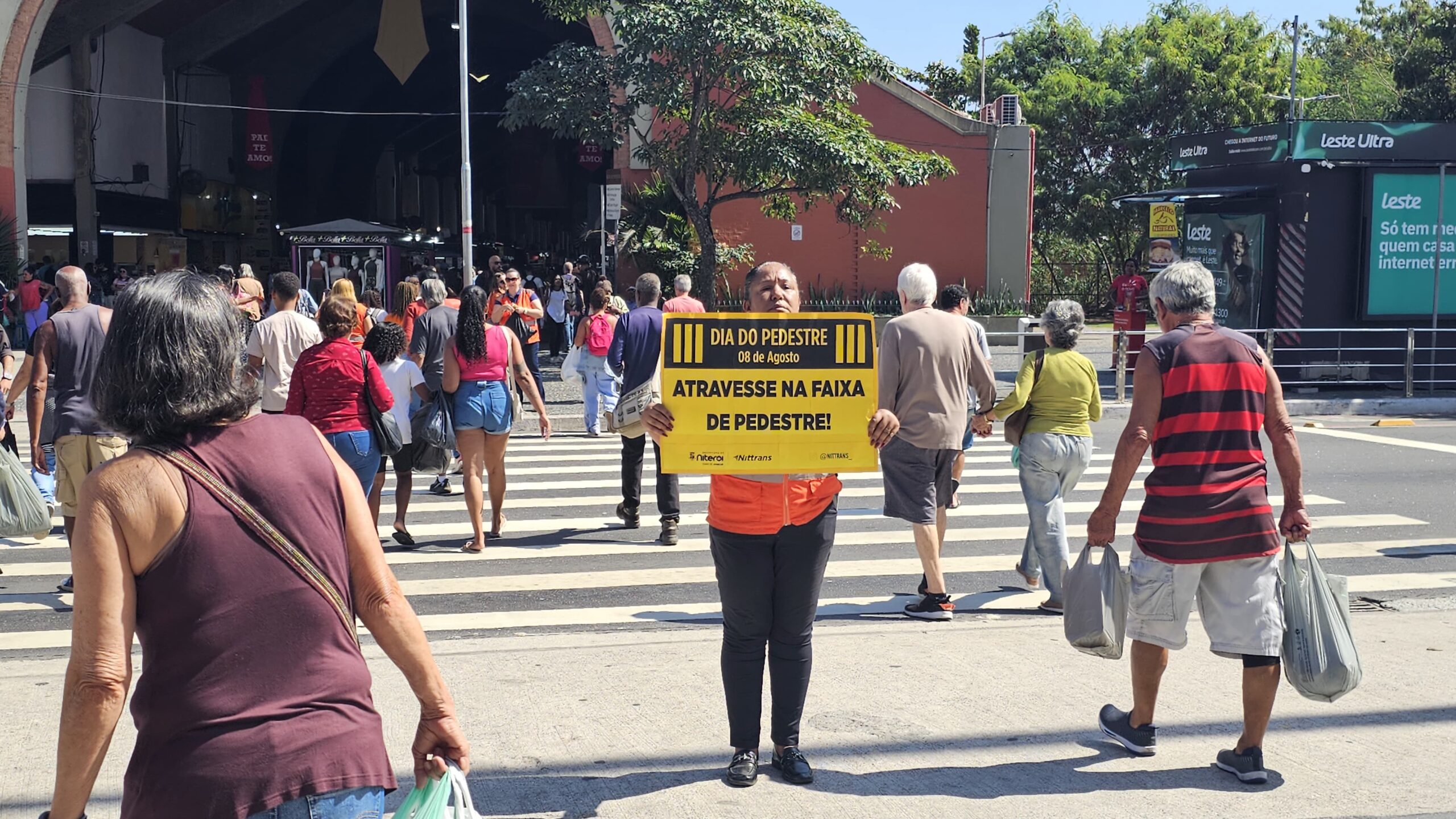 Nittrans realiza ação educativa no Dia do Pedestre 