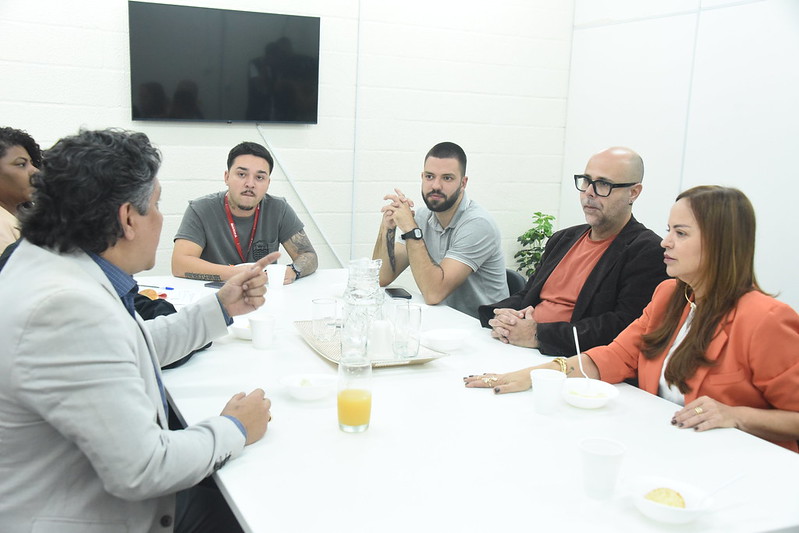 Maricá recebe comitiva de São João da Barra para troca de experiências em políticas públicas de trabalho e renda