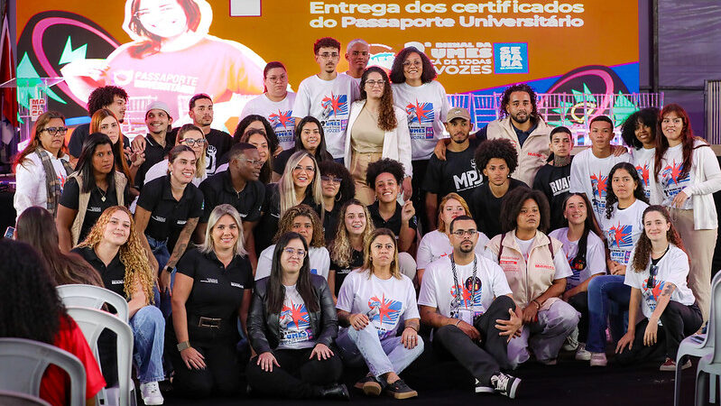 Maricá abre 2ª Bienal da UMES com entrega de certificados a 570 novos bolsistas do Programa Passaporte Universitário