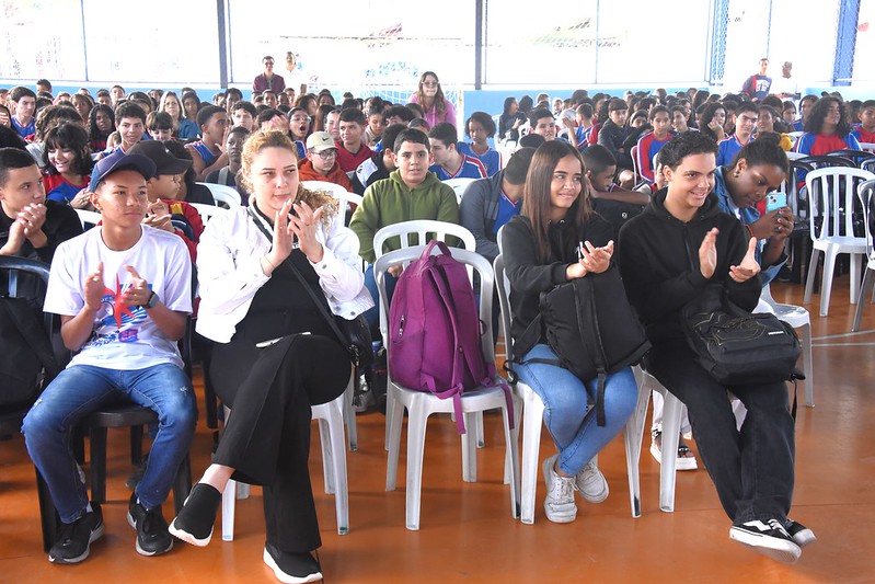 2ª Bienal da UMES nas Escolas debate bullying e anima alunos com roda de capoeira em Inoã