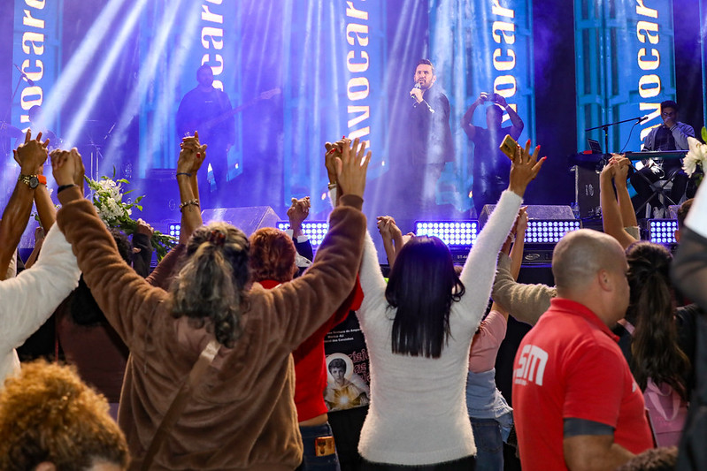 Festa da Padroeira de Maricá reúne multidão com procissão, shows e ações de inclusão