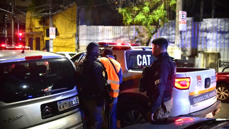 Prefeitura de Niterói e Polícia Civil realizam Operação Donos da Rua para combater flanelinhas ilegais no Jardim Icaraí