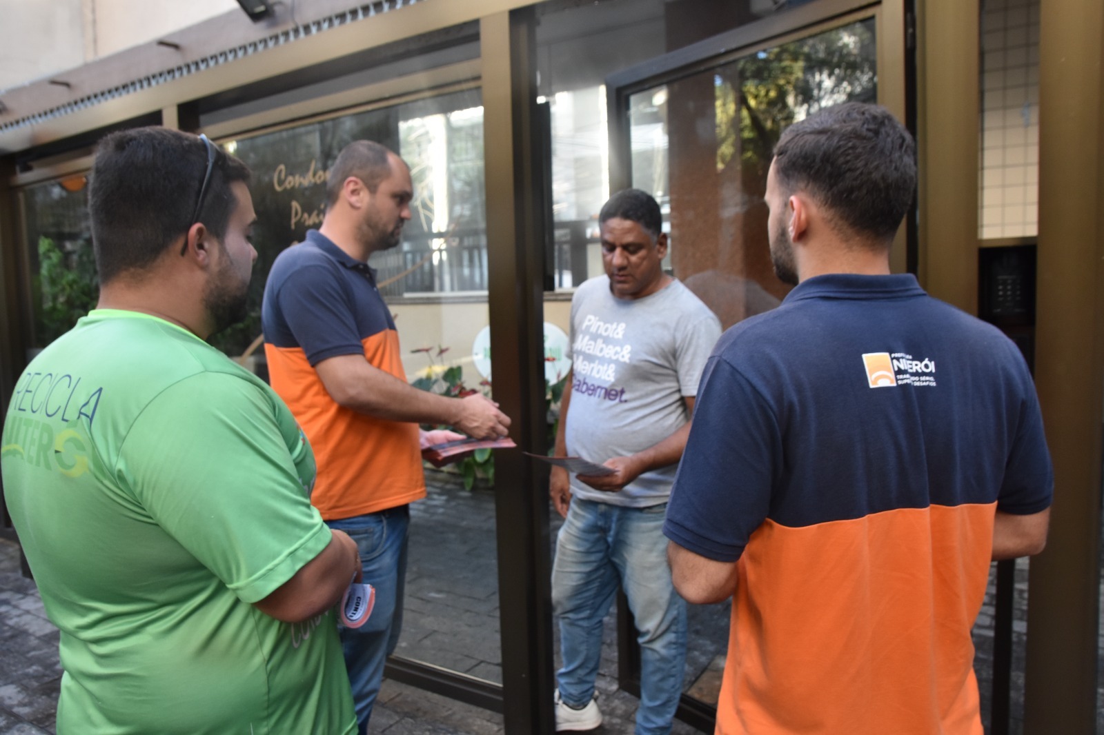 Prefeitura de Niterói conscientiza condomínios para se adequarem ao Código de Limpeza Urbana