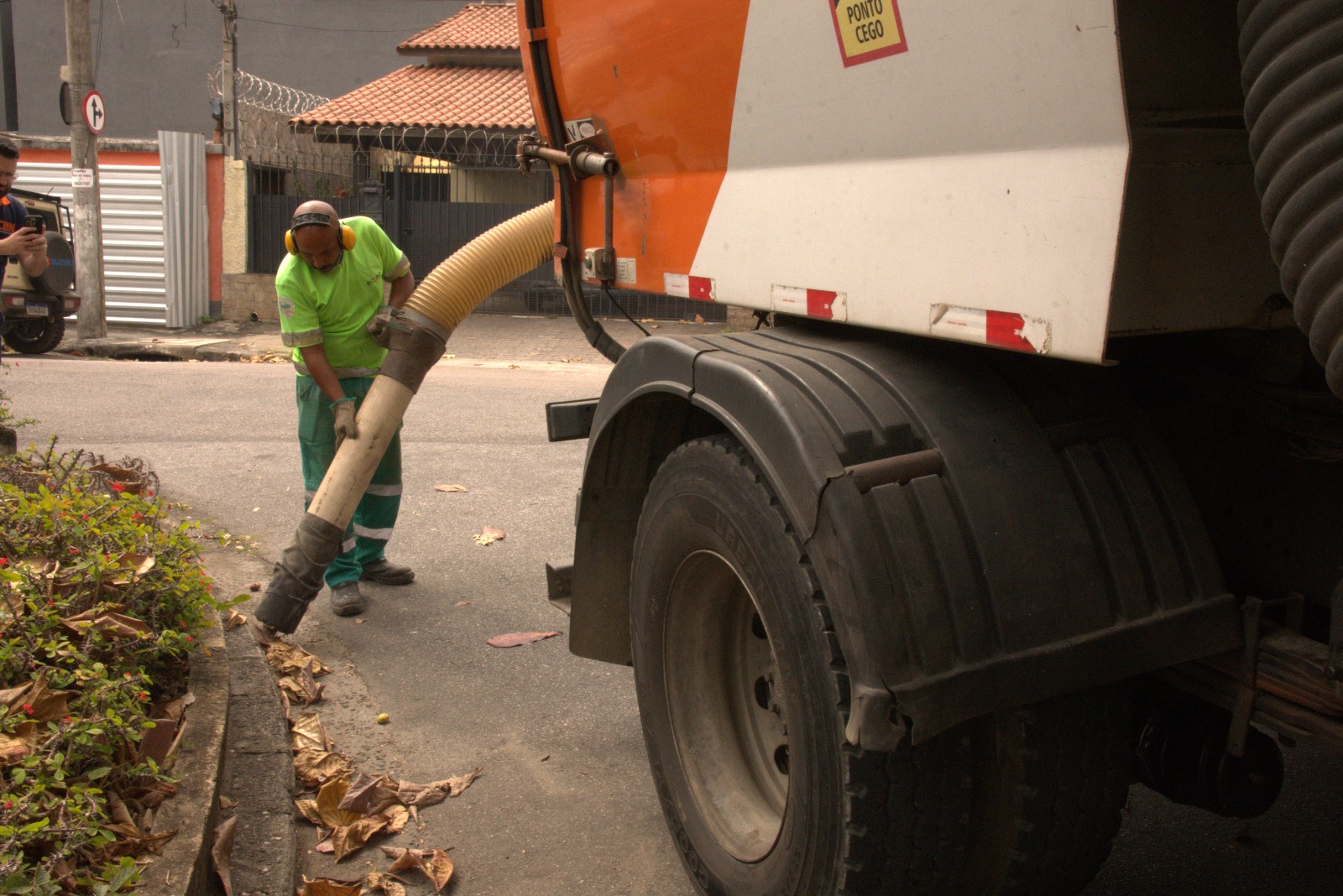 Clin intensifica limpeza em bairros de Niterói