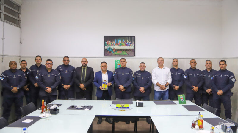 Rodrigo Neves se reúne com oficiais na sede do 12º BPM