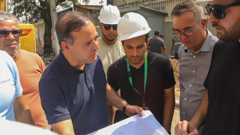 Prefeito Rodrigo Neves vistoria andamento das obras de macrodrenagem no Barreto e na Engenhoca