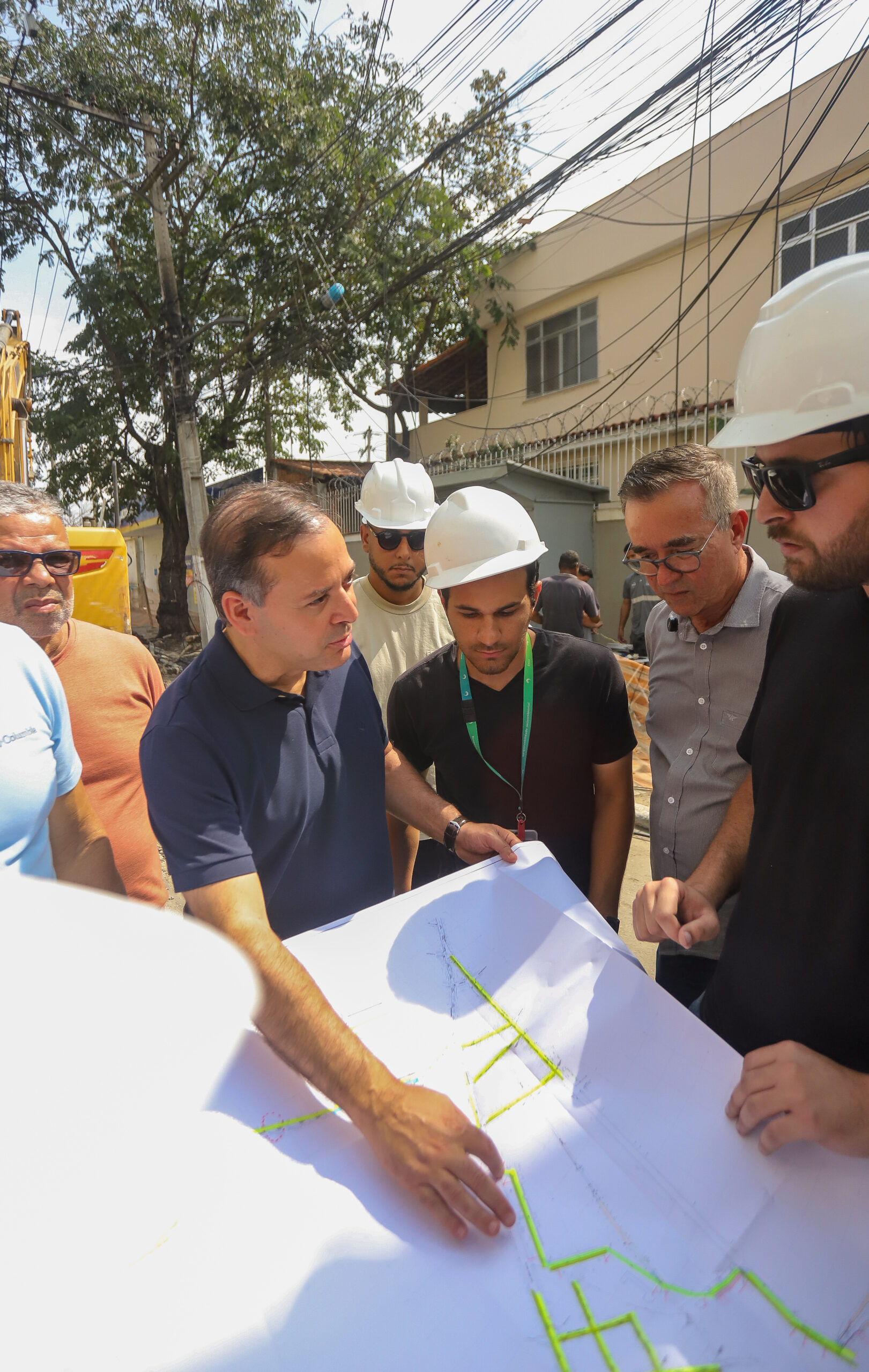 Prefeito Rodrigo Neves vistoria andamento das obras de macrodrenagem no Barreto e na Engenhoca