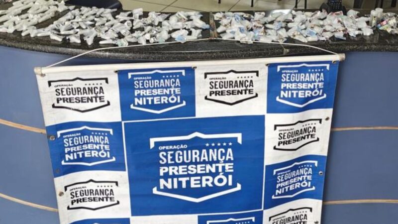 Homem com passagens por tráfico é preso com drogas e rádio transmissor em Piratininga