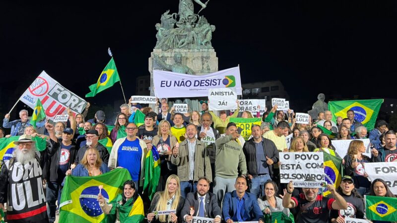 Vereadores do PL promovem ato em Niterói contra prisão domiciliar de Jair Bolsonaro