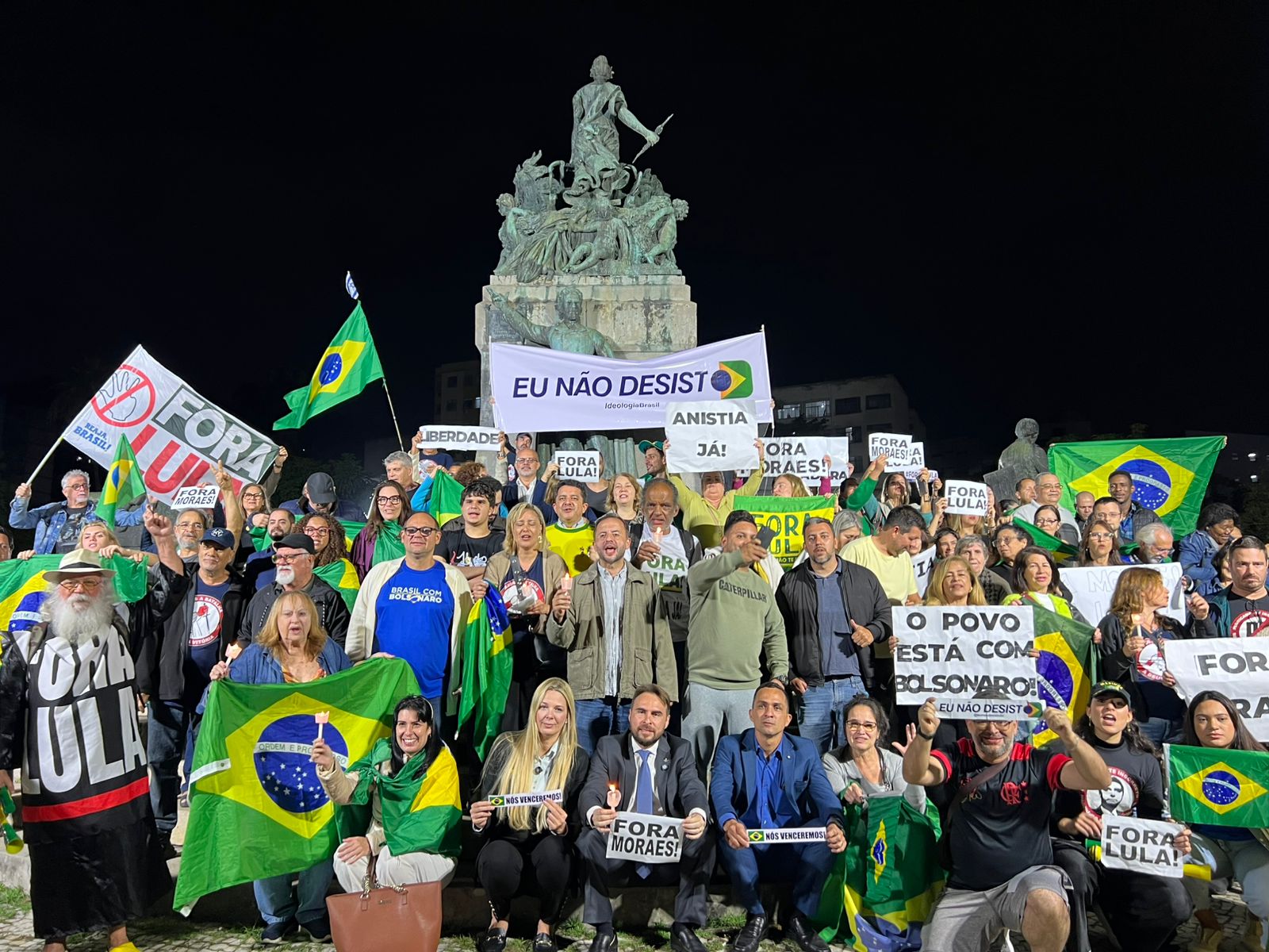 Vereadores do PL promovem ato em Niterói contra prisão domiciliar de Jair Bolsonaro