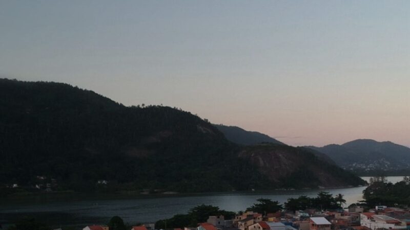 Ministério Público e Prefeitura de Niterói realizam demolição de deck irregular na Lagoa de Piratininga