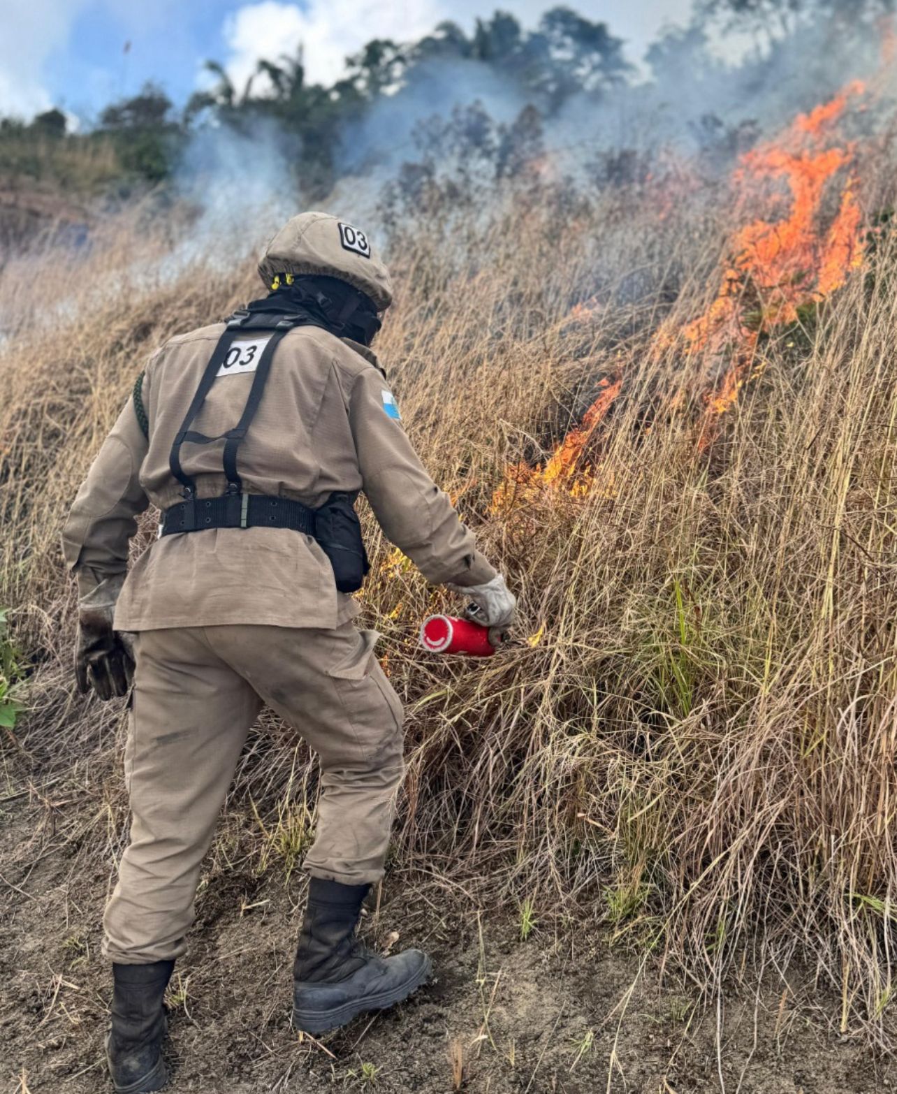 Corpo de Bombeiros realiza ação preventiva no Morro do Elefante e reforça estratégias estaduais contra incêndios florestais
