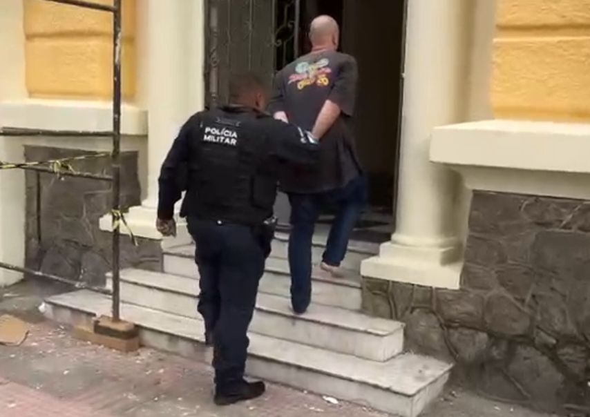 Niterói: Foragido por violência doméstica é preso com drogas no Centro durante Operação Shamar