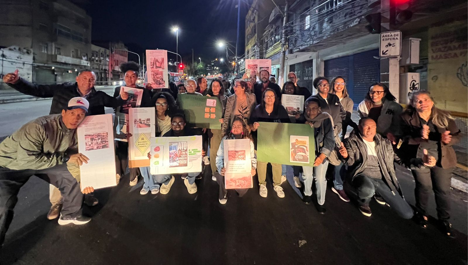 Fiéis da Igreja Batista do Calvário protestam contra falta de ações para evitar caminhões desgovernados na descida da Caixa d’Água