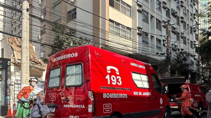 Casa desaba e deixa trabalhador preso em Icaraí; bombeiros resgatam vítima com vida