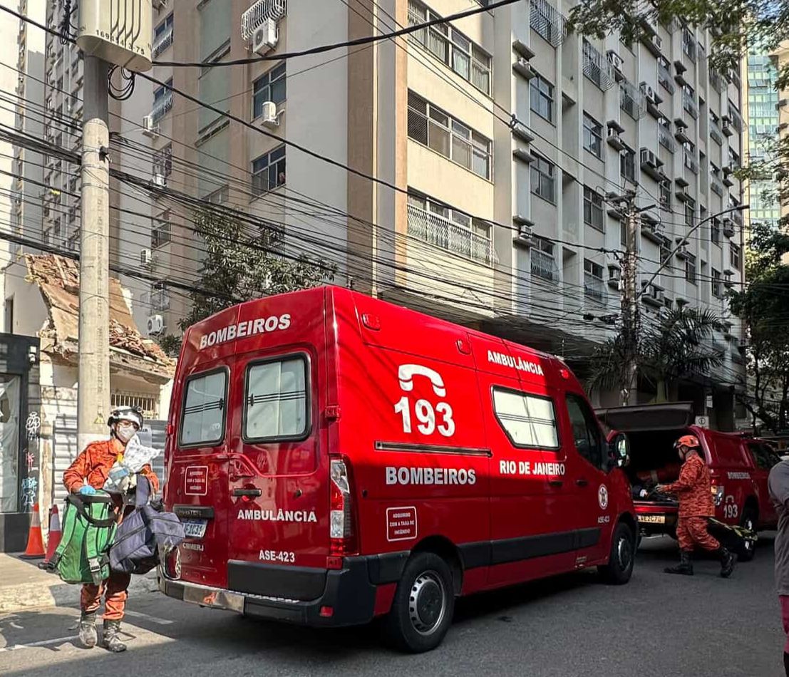 Casa desaba e deixa trabalhador preso em Icaraí; bombeiros resgatam vítima com vida