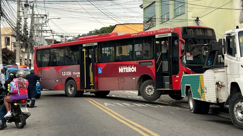 Vias são liberadas após tiroteio e bloqueios na Nova Brasília, em Niterói