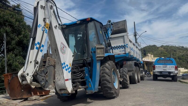 12º BPM retira 4 toneladas de barricadas no Serrão, em Niterói
