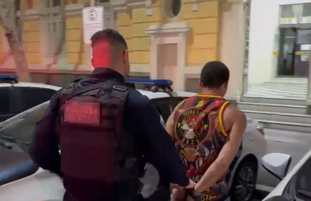 Polícias Militares do 12º BPM é recebido a tiros no Morro da Chácara, em Niterói, e apreende pistola 9mm e drogas