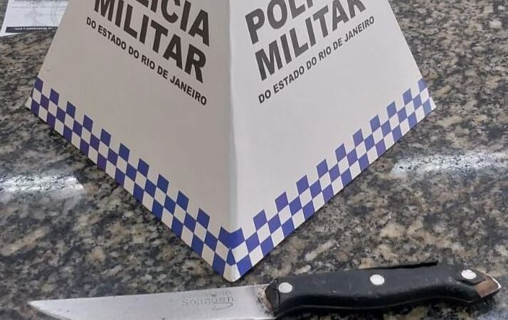 Homem é preso em flagrante após tentar assaltar pedestres com faca no Centro de Niterói