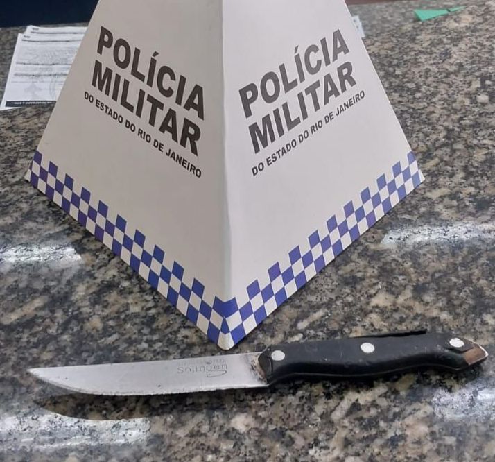 Homem é preso em flagrante após tentar assaltar pedestres com faca no Centro de Niterói
