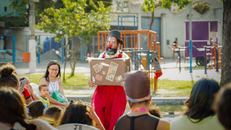 “O Circo a Céu Aberto” reúne famílias na Praça Itamar da Silva Júnior