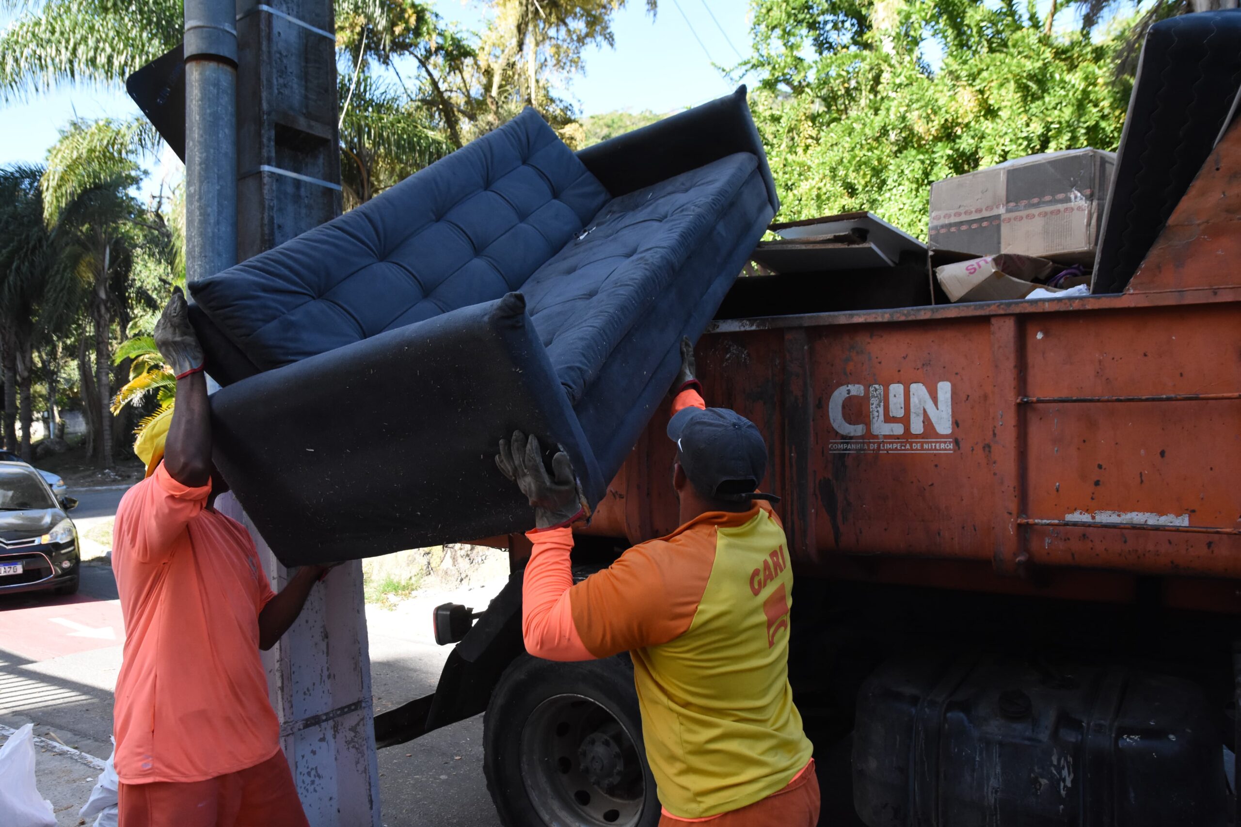 Prefeitura de Niterói realiza projeto “Bota Fora” nas comunidades da Ciclovia e do Jacaré