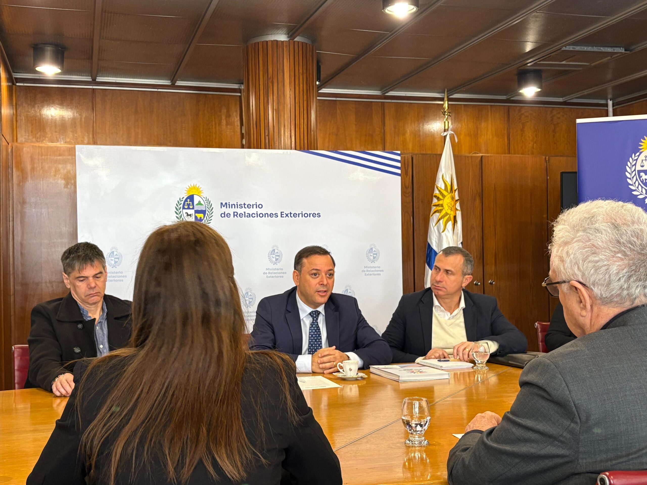 Rodrigo Neves se reúne com ministro das Relações Exteriores do Uruguai para debater políticas públicas conjuntas e integração regional