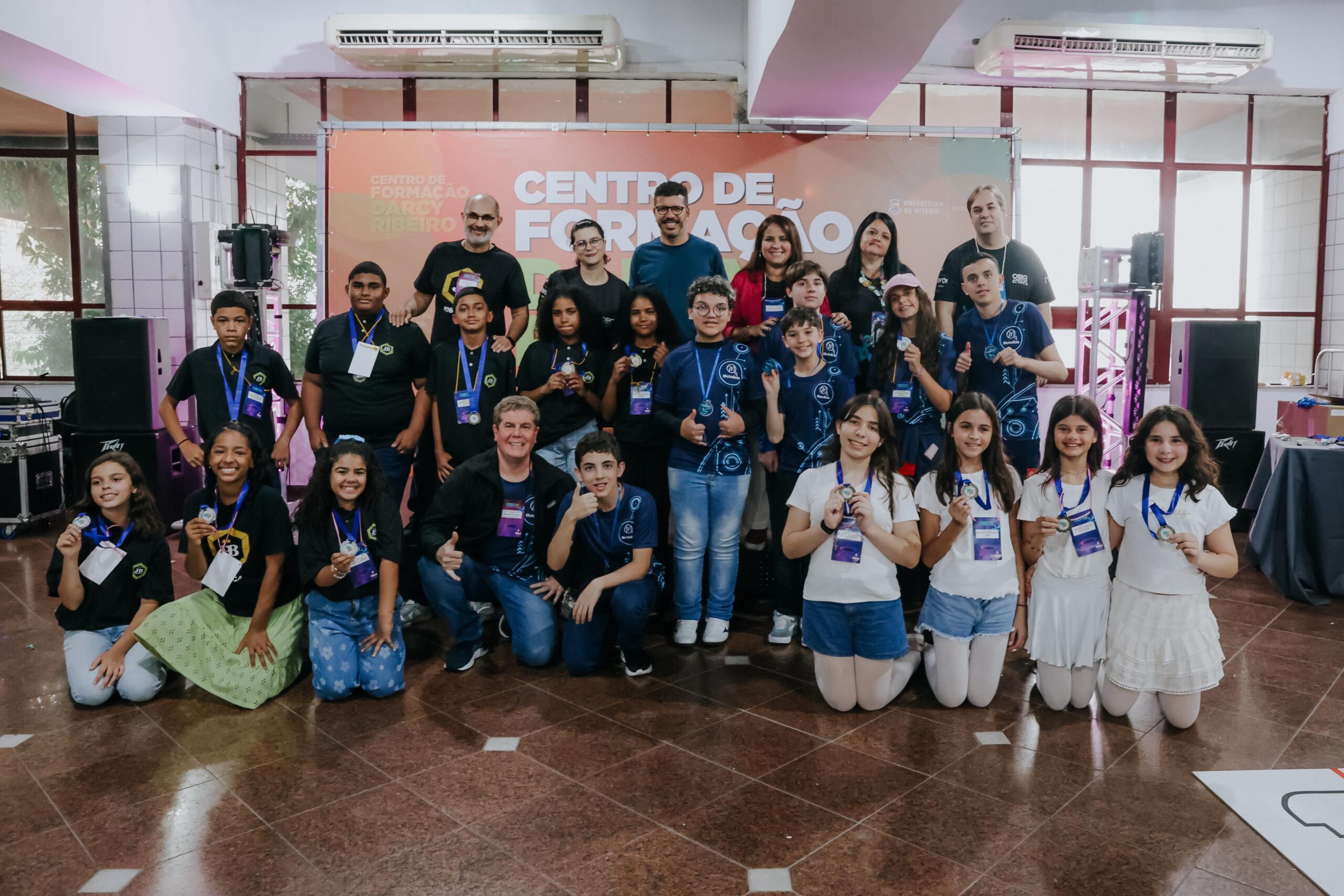 Niterói recebe etapa regional da Olimpíada Brasileira de Robótica e classifica cinco equipes para a fase estadual