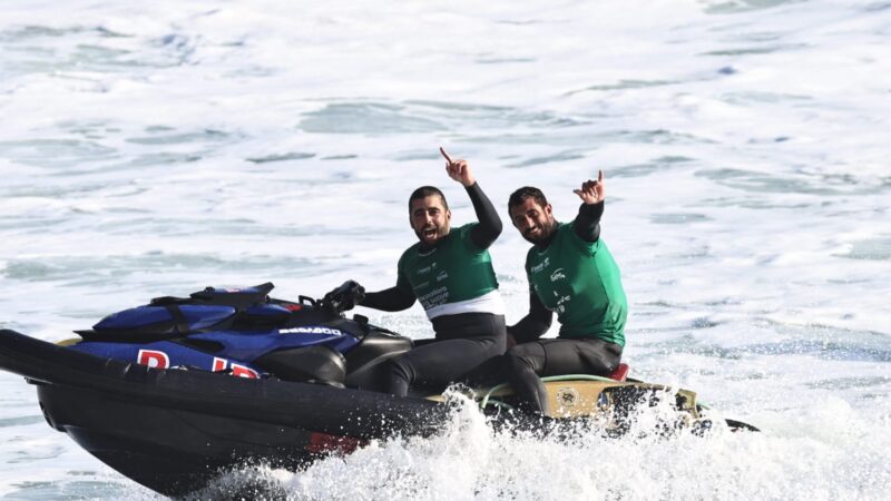 Lucas Chumbo e Pedro Scooby vencem o Itacoatiara Big Wave 2025