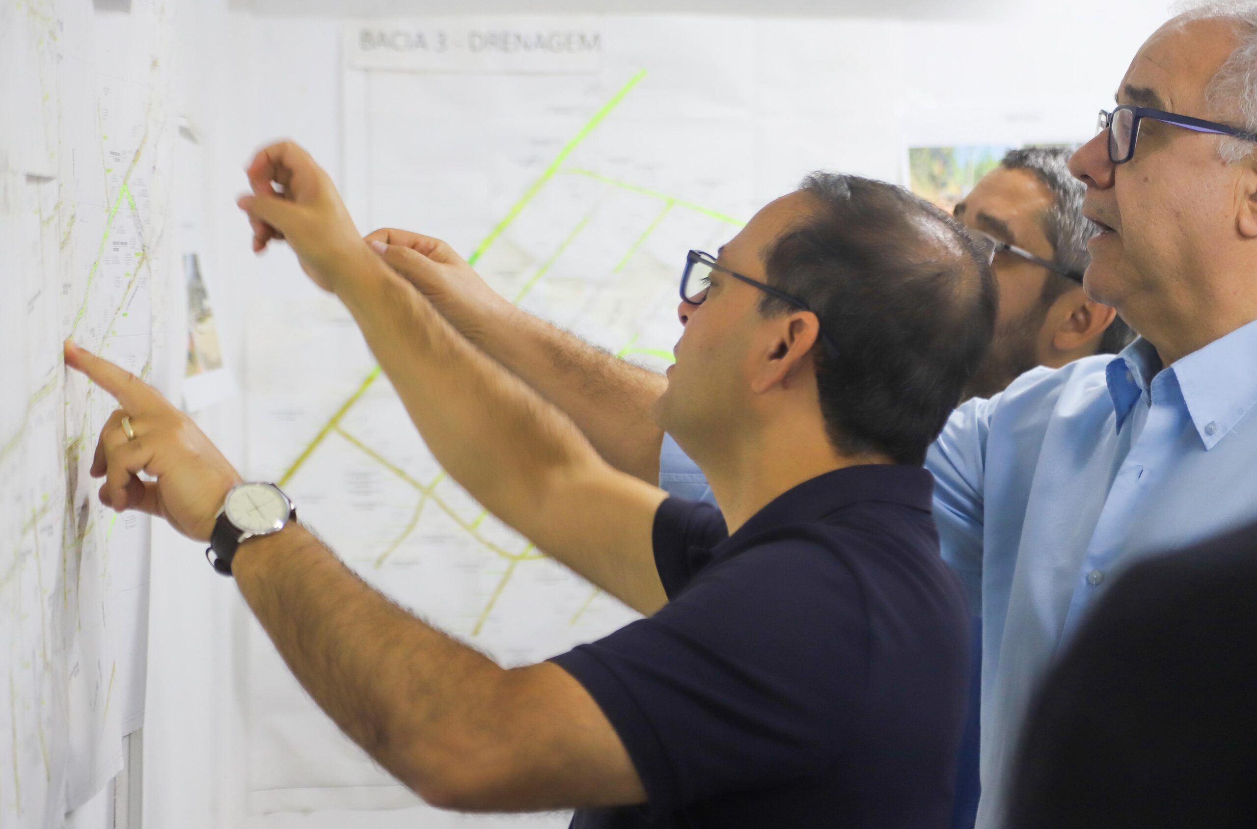 Prefeito Rodrigo Neves visita obras de infraestrutura na Região Oceânica