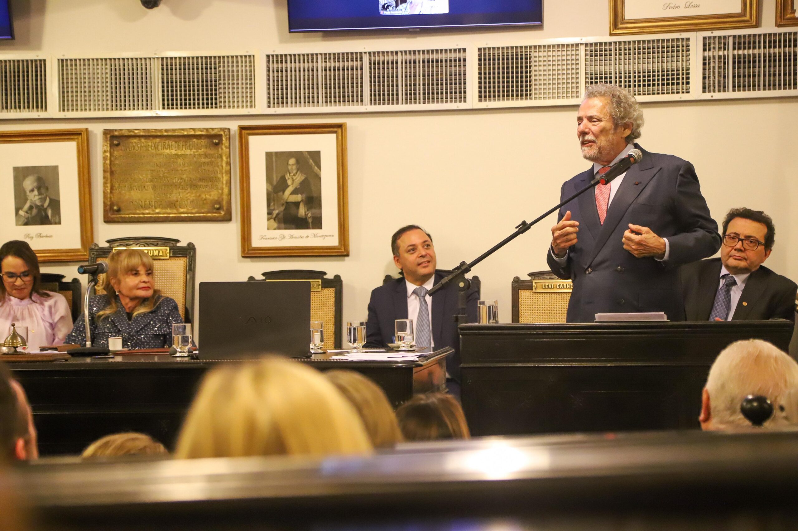 Procurador-geral de Niterói, jurista Técio Lins e Silva recebe homenagem no Instituto dos Advogados Brasileiros