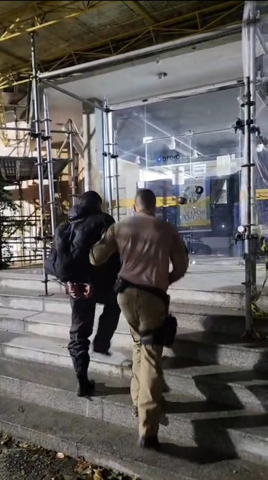 Guarda Municipal de Niterói prende homem por roubo a celular em Icaraí após ação rápida de patrulhamento