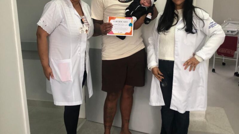 Prefeitura de Niterói promove ação para valorizar a paternidade na Maternidade Alzira Reis