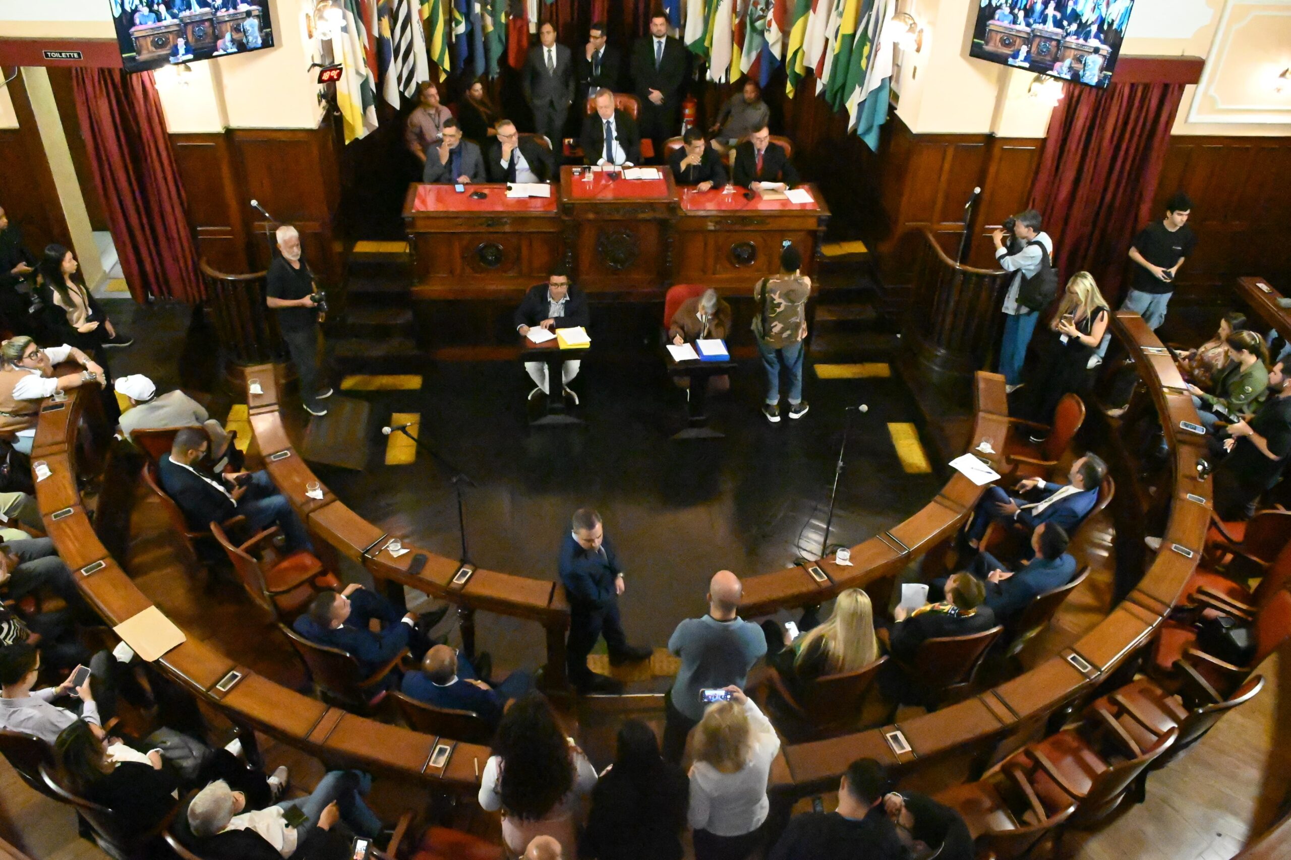 Prefeitura de Niterói envia projetos de lei com foco em infraestrutura, inclusão social e desenvolvimento econômico na abertura do Legislativo