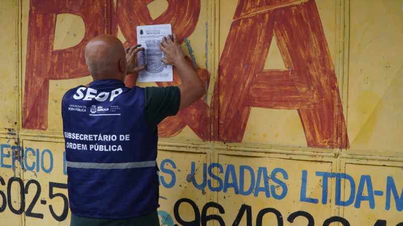 São Gonçalo interdita ferro-velho com peças de veículos roubados
