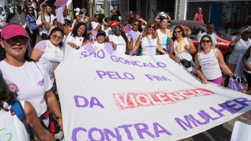 Milhares de gonçalenses se reúnem em caminhada pelo fim da violência contra a mulher