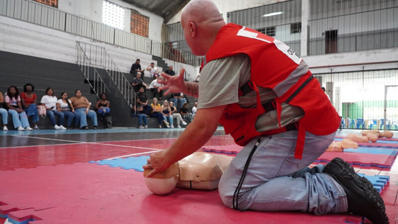 Gonçalenses participam de curso gratuito de Suporte Básico de Vida, no Camarão