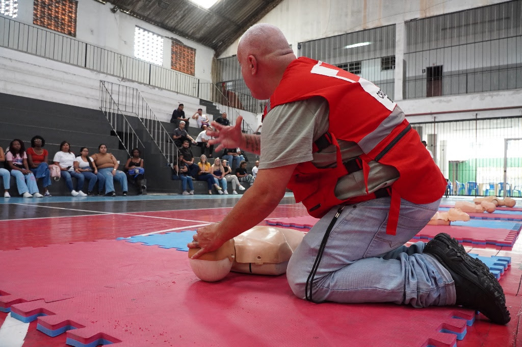Gonçalenses participam de curso gratuito de Suporte Básico de Vida, no Camarão