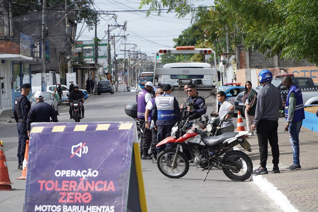Fiscalização  combate poluição sonora causada por motos barulhentas em São Gonçalo