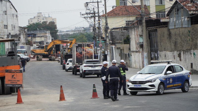 Trânsito é interditado em novo trecho da Rua Monteiro Lobato