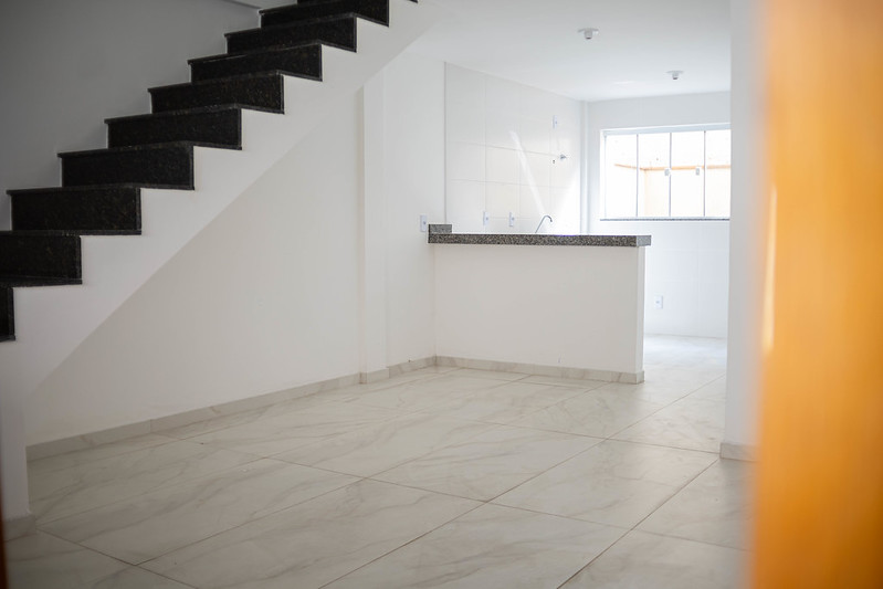 Prefeitura de Maricá entrega 40 casas a famílias que viviam em áreas de risco