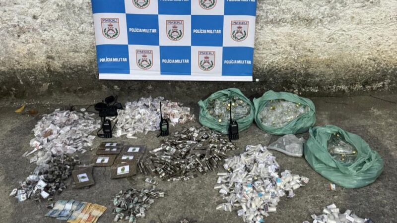 Ação do 7º BPM prende cinco suspeitos e apreende drogas em São Gonçalo