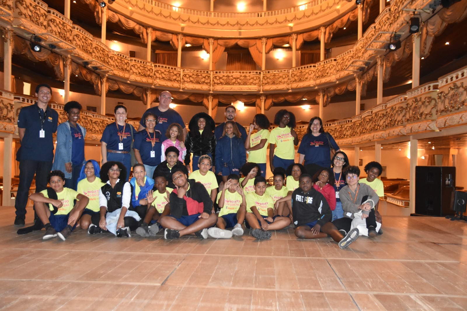 Alunos do projeto Clin Social visitam o Theatro Municipal de Niterói