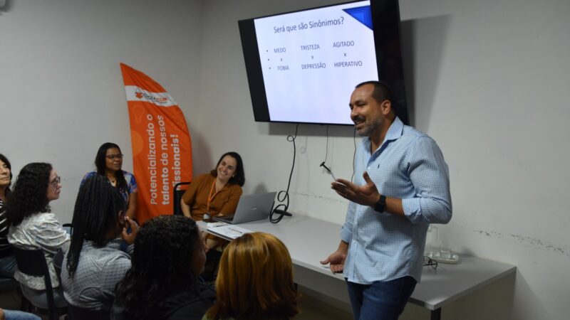 Clin realiza palestra sobre Setembro Amarelo para colaboradores