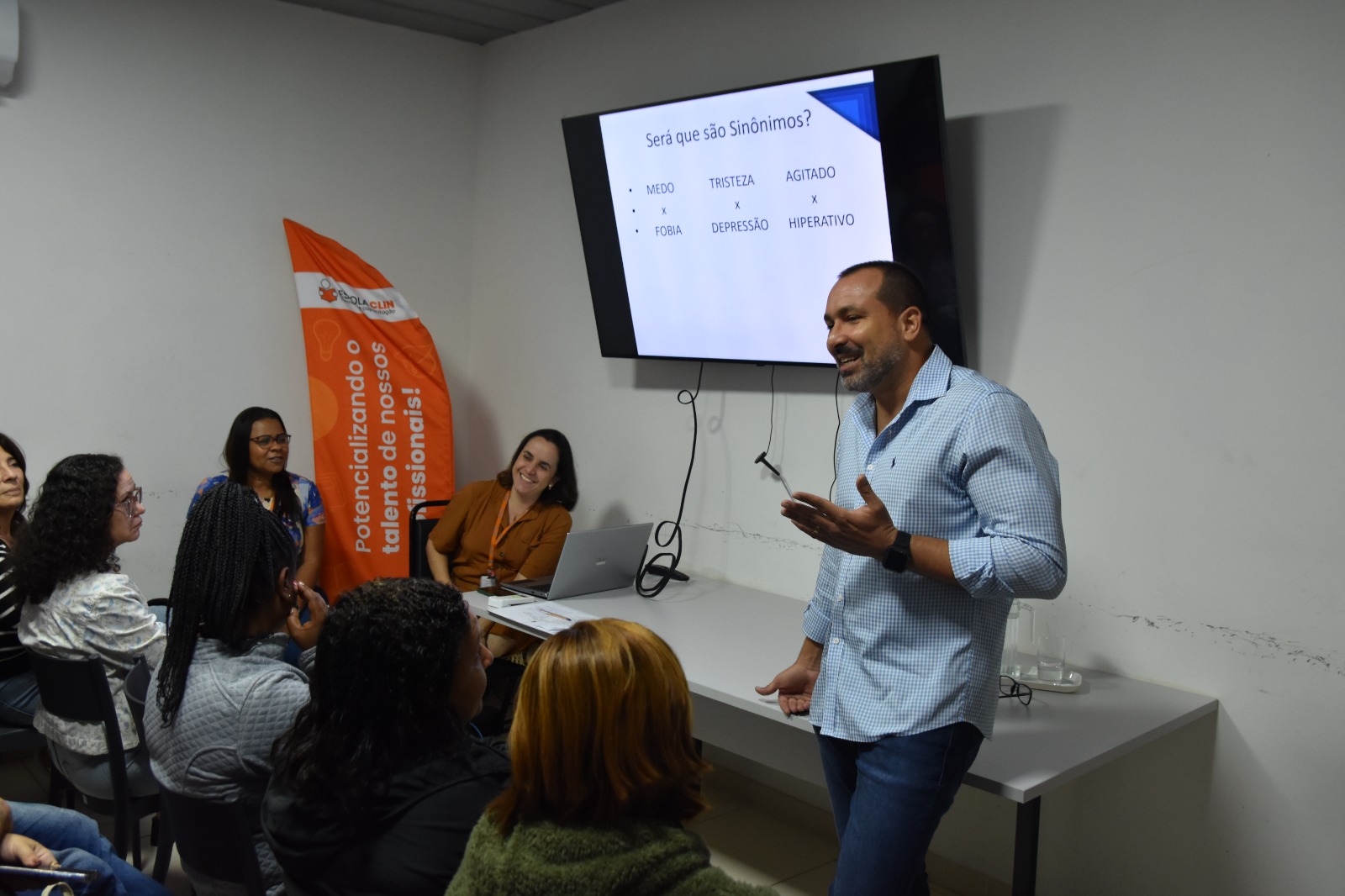 Clin realiza palestra sobre Setembro Amarelo para colaboradores