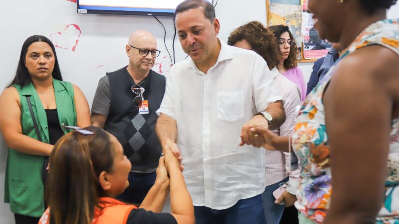 Prefeito Rodrigo Neves visita a Policlínica Regional do Largo da Batalha