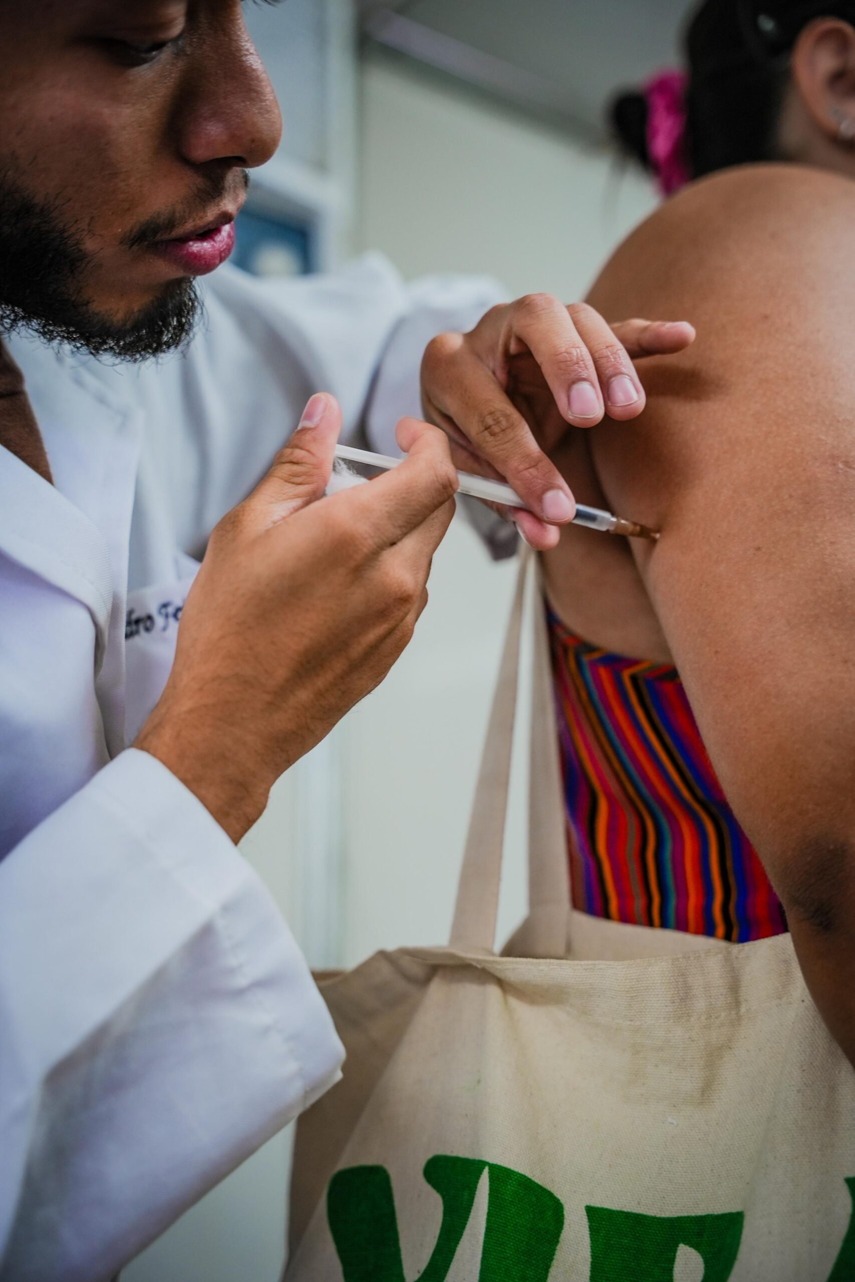 Prefeitura de Maricá segue com vacinação para adolescentes e adultos durante a FLIM